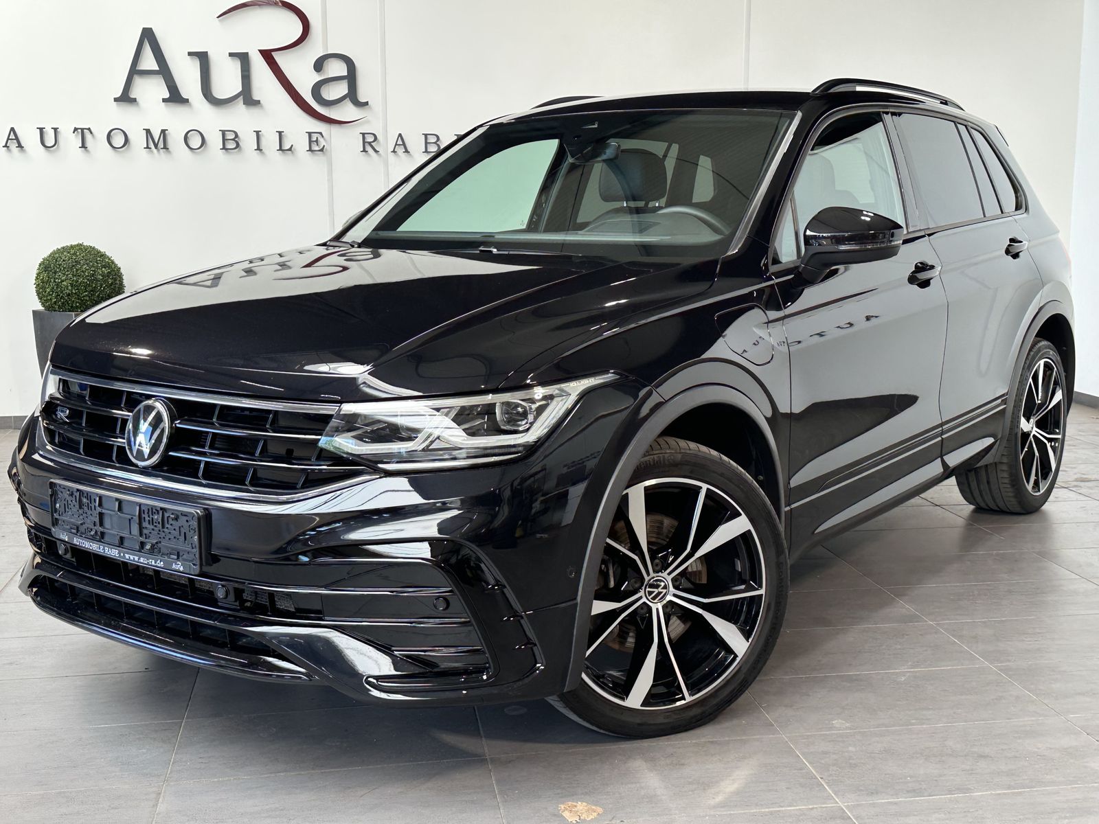 Fahrzeugabbildung Volkswagen Tiguan eHybrid R-Line Black NAV+LED+ACC+20ZO+AHK