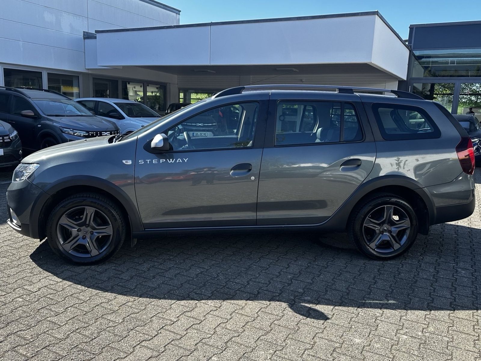 Fahrzeugabbildung Dacia Logan MCV Kombi Stepway Celebration TCe 90