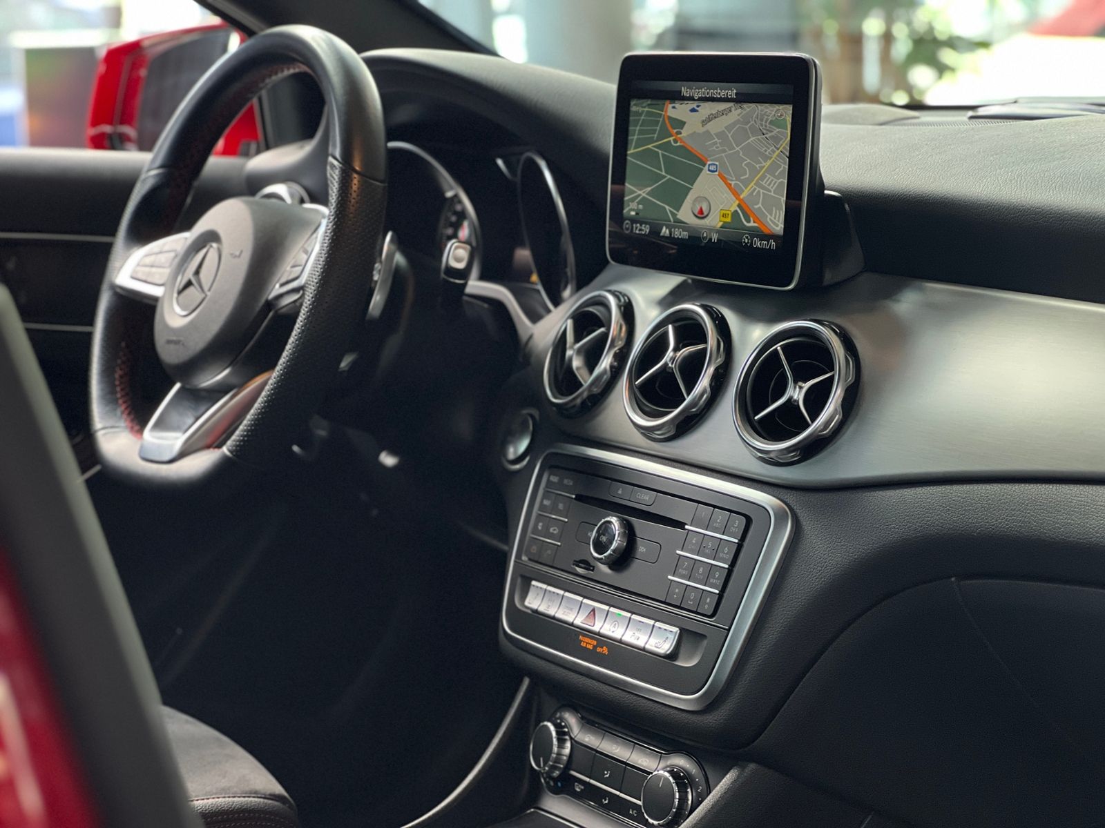 Fahrzeugabbildung Mercedes-Benz GLA 250 AMG Line STNDHZ 360° LED NAV SHZ 19"
