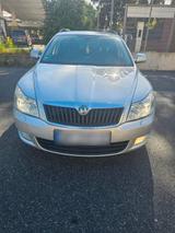 Skoda skoda octavia 1.6   diesel.2012 jahr  polo... - Skoda Octavia aus 2012 mit Diesel-Antrieb: Kombi, 1.6