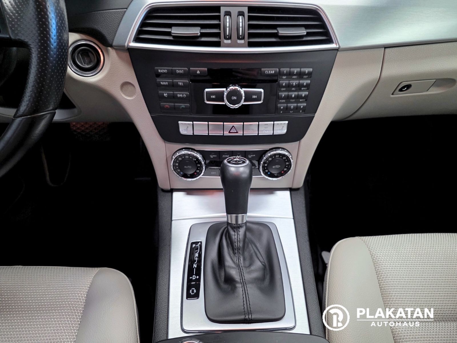 Fahrzeugabbildung Mercedes-Benz C 200 CGI Avantgarde Bi-Xenon AdaptLicht