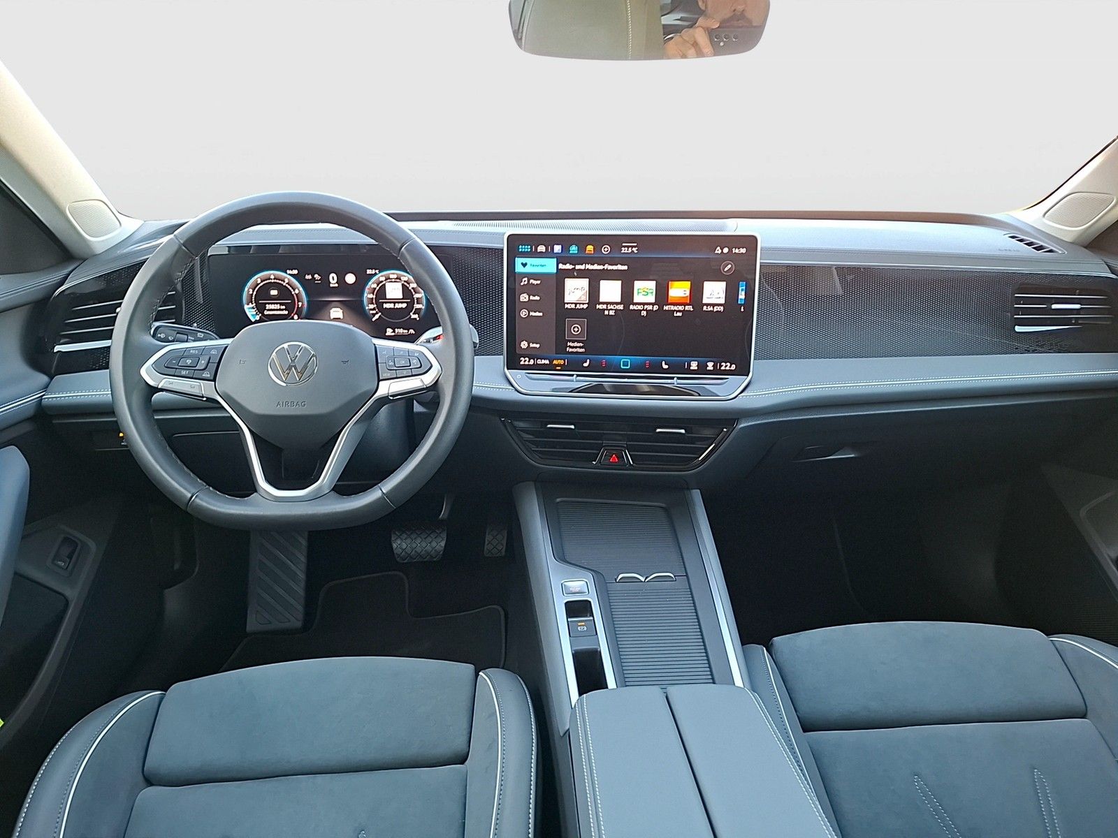 Fahrzeugabbildung Volkswagen Passat Variant eTSI Business DSG LED Navi AID HU