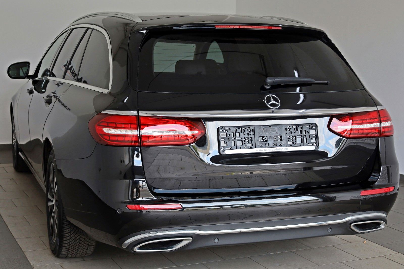 Fahrzeugabbildung Mercedes-Benz E 220d 4M T Leder,Navi,LED,SH+Standhzg.,360°Kam.