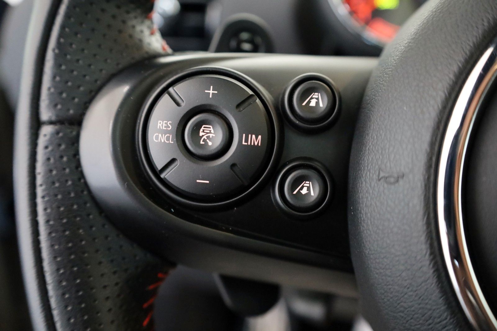 Fahrzeugabbildung MINI Clubman Cooper S All4 JCW Leder,Navi,LED,PanDach