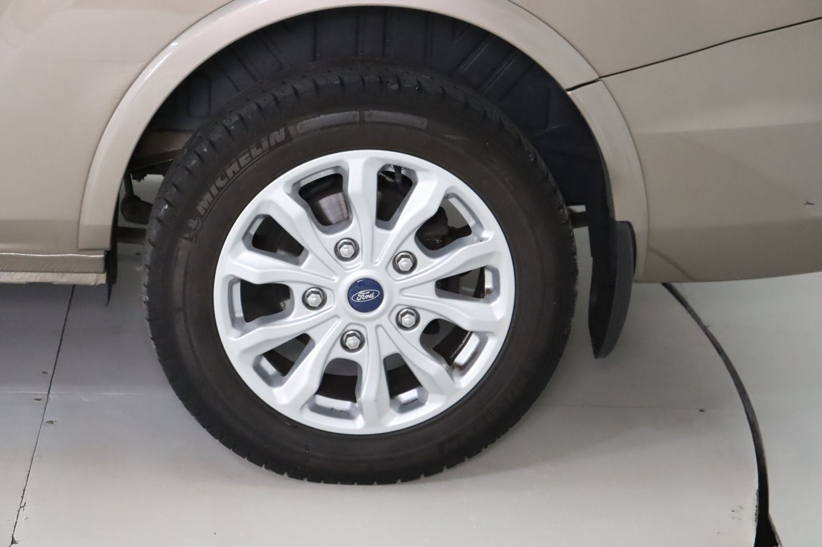 Fahrzeugabbildung Ford Tourneo Custom 2.0 L2 Lang Titanium Black Series