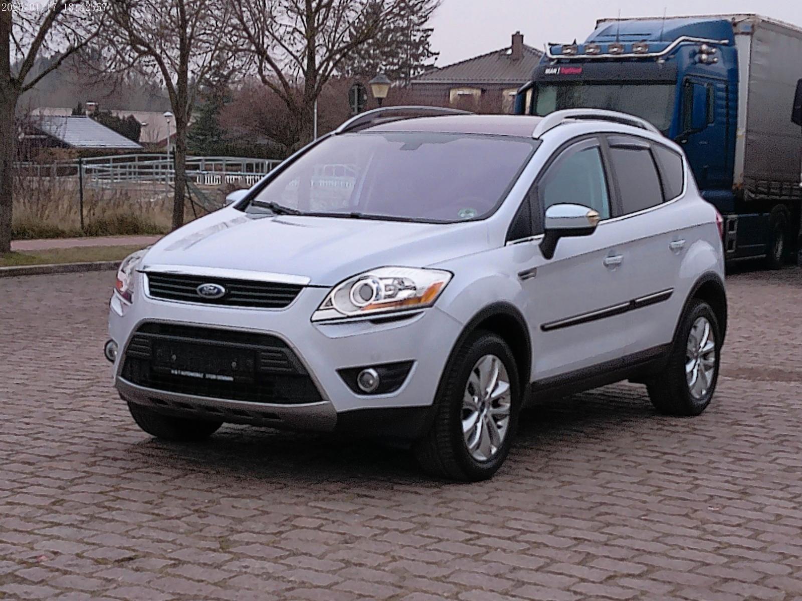 Ford Kuga Titanium 4x4 TÜV NEU LEDER P-DACH AHK 1HAND