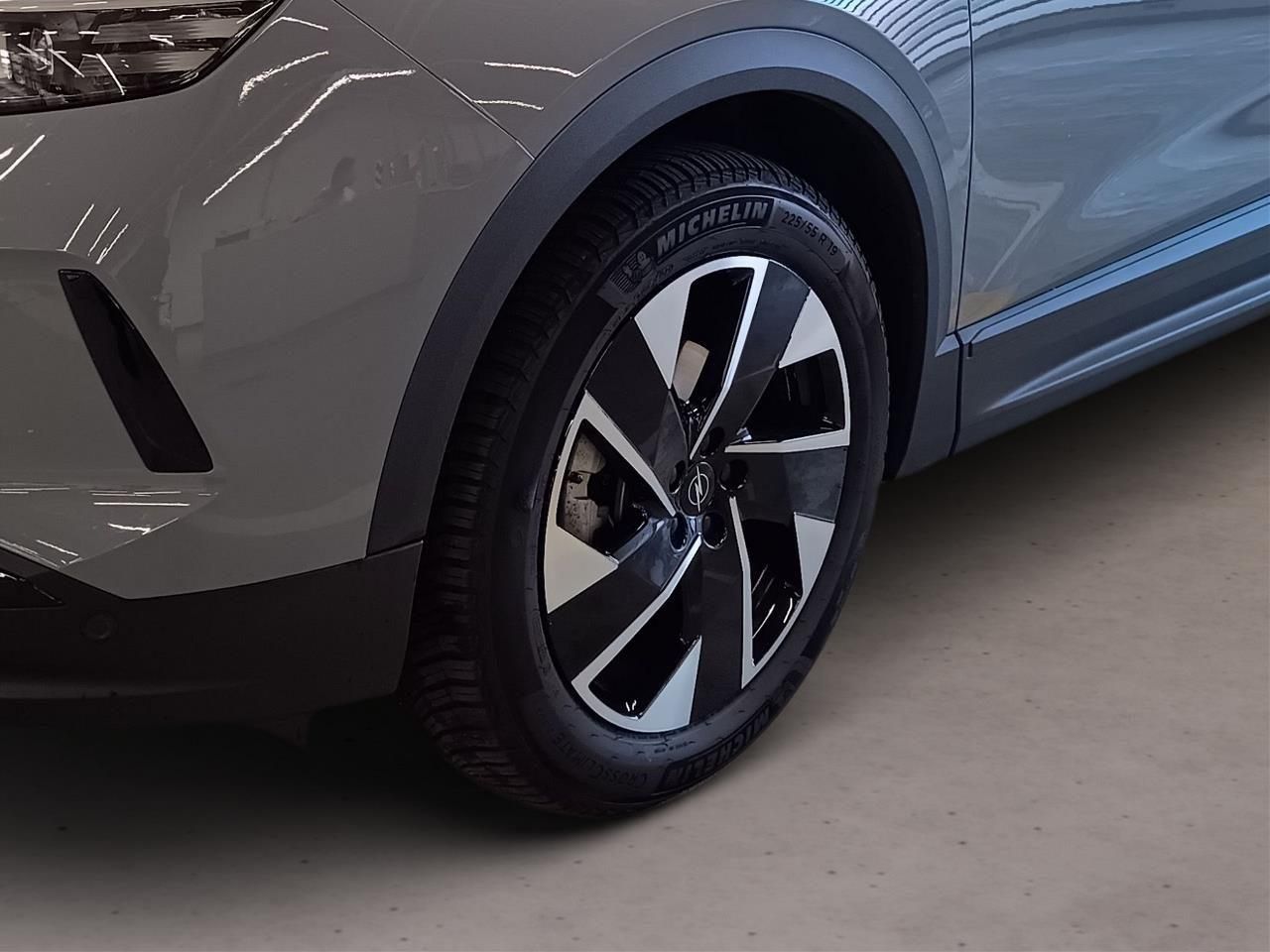 Fahrzeugabbildung Opel Grandland 1.2 48V Mild-Hybrid 100 kW GS