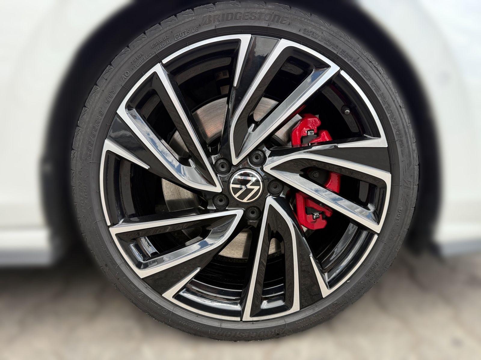 Volkswagen Golf VIII 2.0 TSI DSG GTI Navi Panoramadach Stan, миниатюра 3