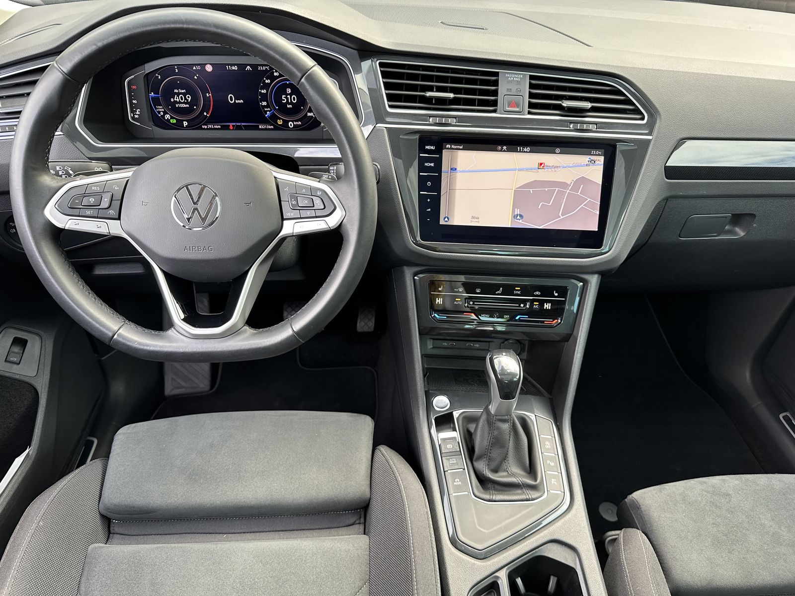 Fahrzeugabbildung Volkswagen Tiguan 2.0 TDI DSG Sport NAV+LED+PANO+ACC+KAM+VC