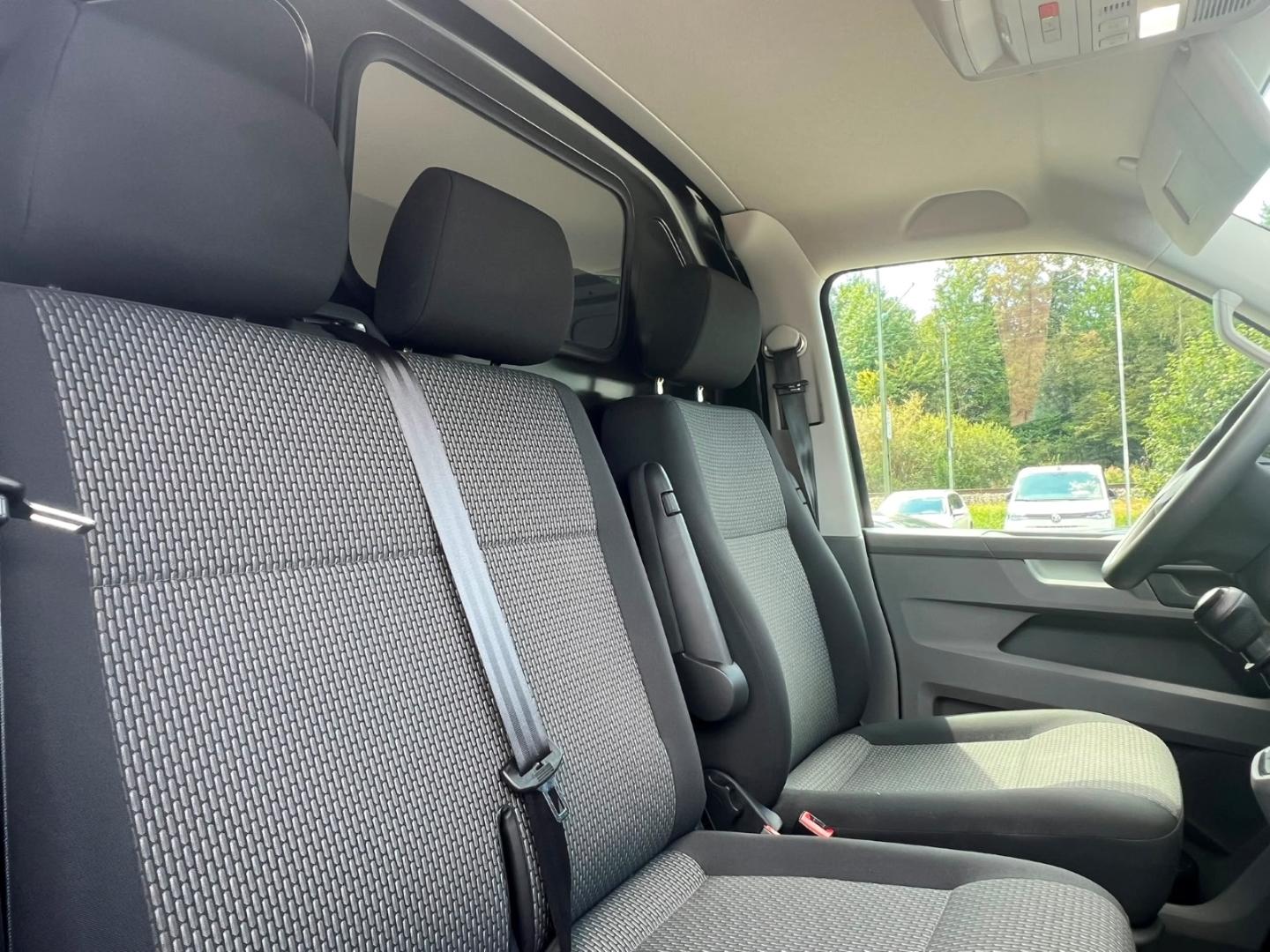 Volkswagen T6.1 Transporter 2.0TDI - KAMERA*AHK*KLIMA*APP!!