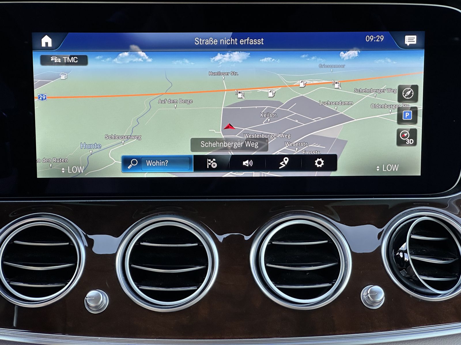 Fahrzeugabbildung Mercedes-Benz E 300de T 4Matic Avantgarde NAV+LED+AHK+DISTRONI