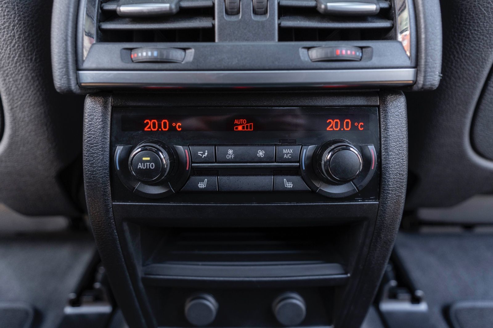 Fahrzeugabbildung BMW X6 xDrive35i M HUD H&K 360° LED TOTW PDC