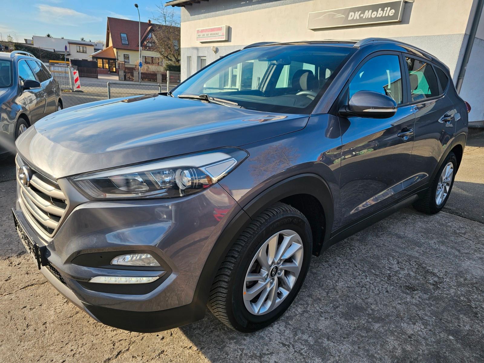 Hyundai Tucson Intro Edition 4WD AHK 2.Hand Navi  Allwet