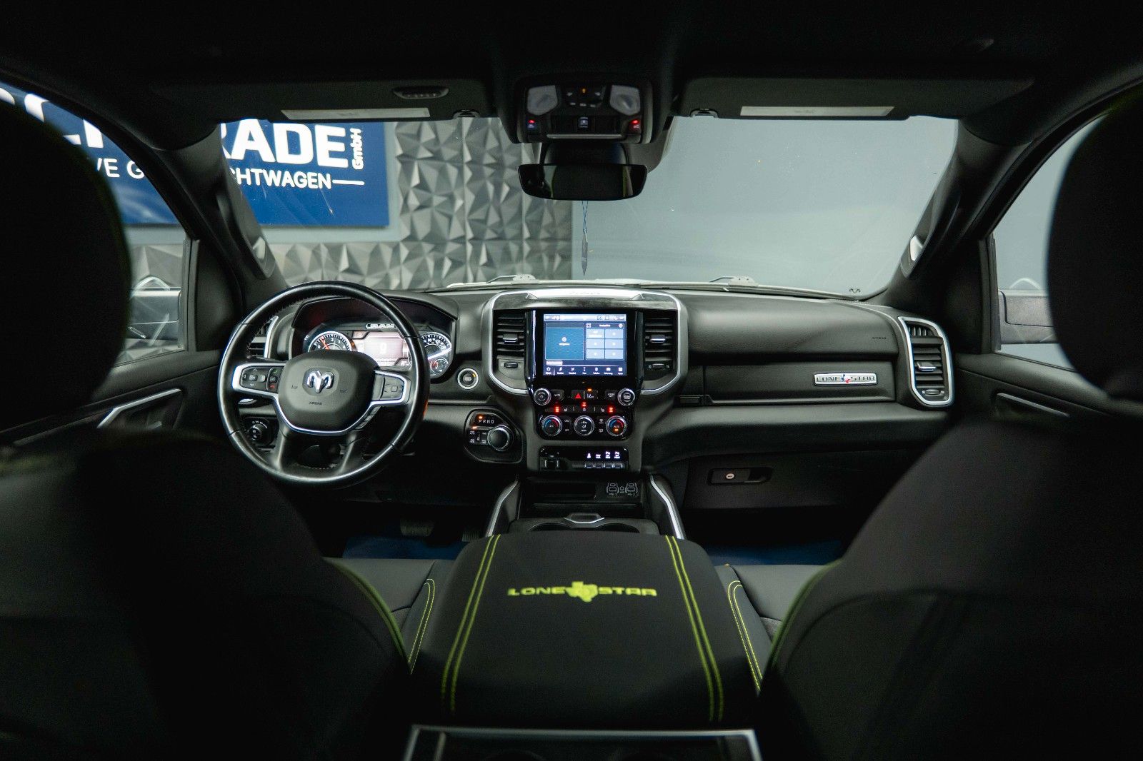 Fahrzeugabbildung Dodge RAM 5.7 V8 HEMI 4x4 OFFROAD Night-Paket LONGBED