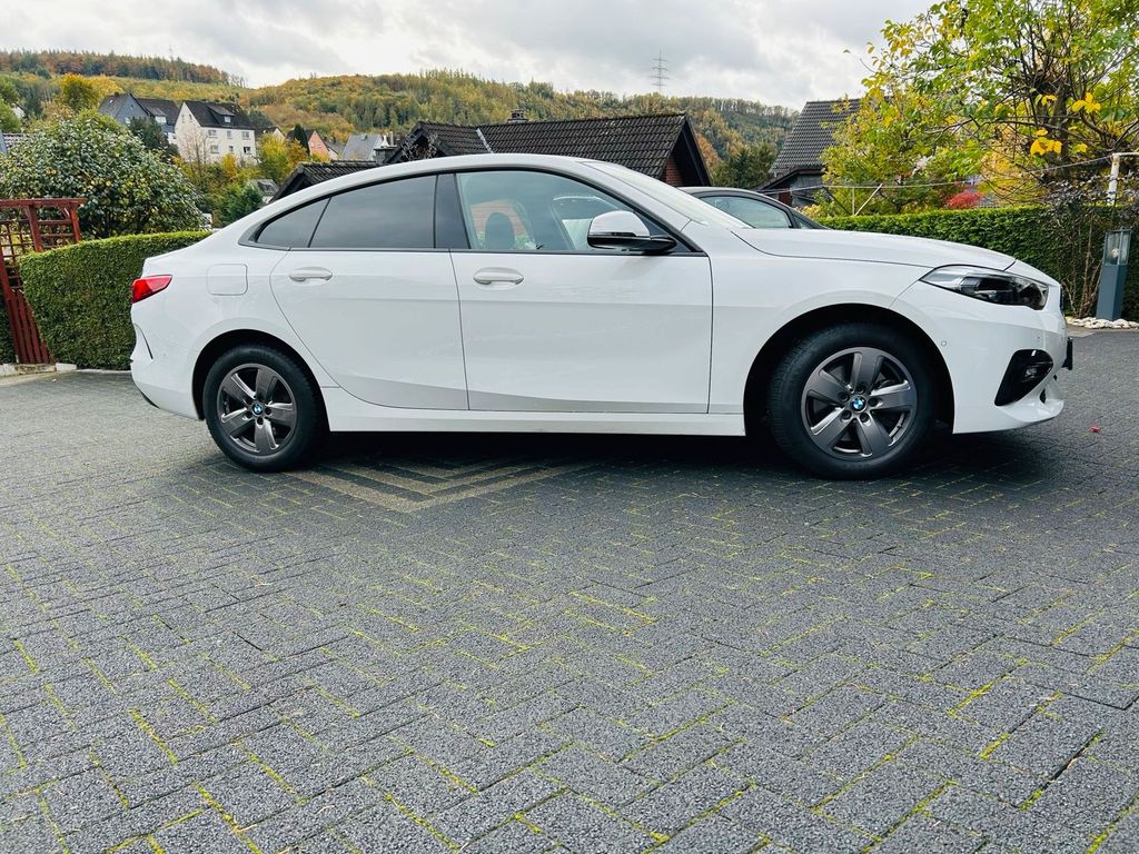 Image of BMW 218