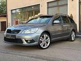 Skoda Octavia 2.0TDI RS*1HAND*DSG*XENON*TEILLEDER*SHZ - Skoda Octavia aus 2012: RS