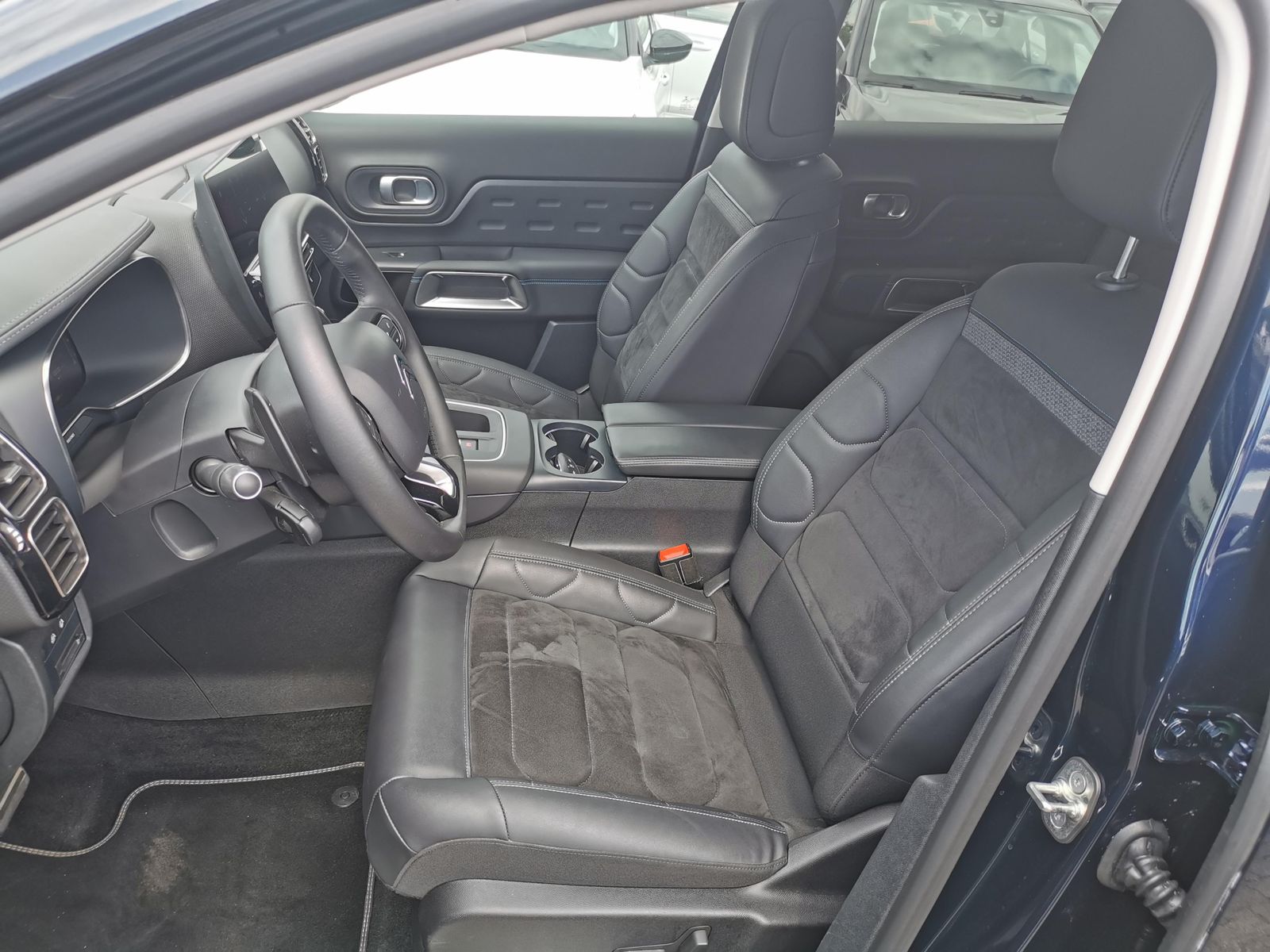 Fahrzeugabbildung Citroën C5 Aircross Shine+NAVI+SHZ+USB+LED+ACC+AWR+
