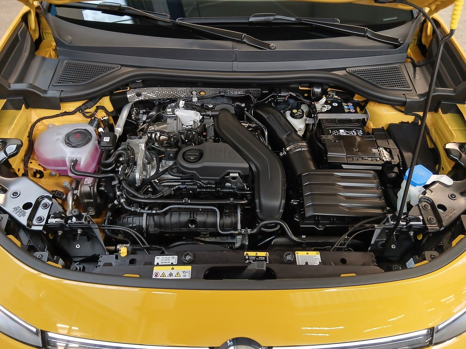 Fahrzeugabbildung Volkswagen T-Roc Style 1.5 eTSI DSG +AHK+Keyless +Easy-Open