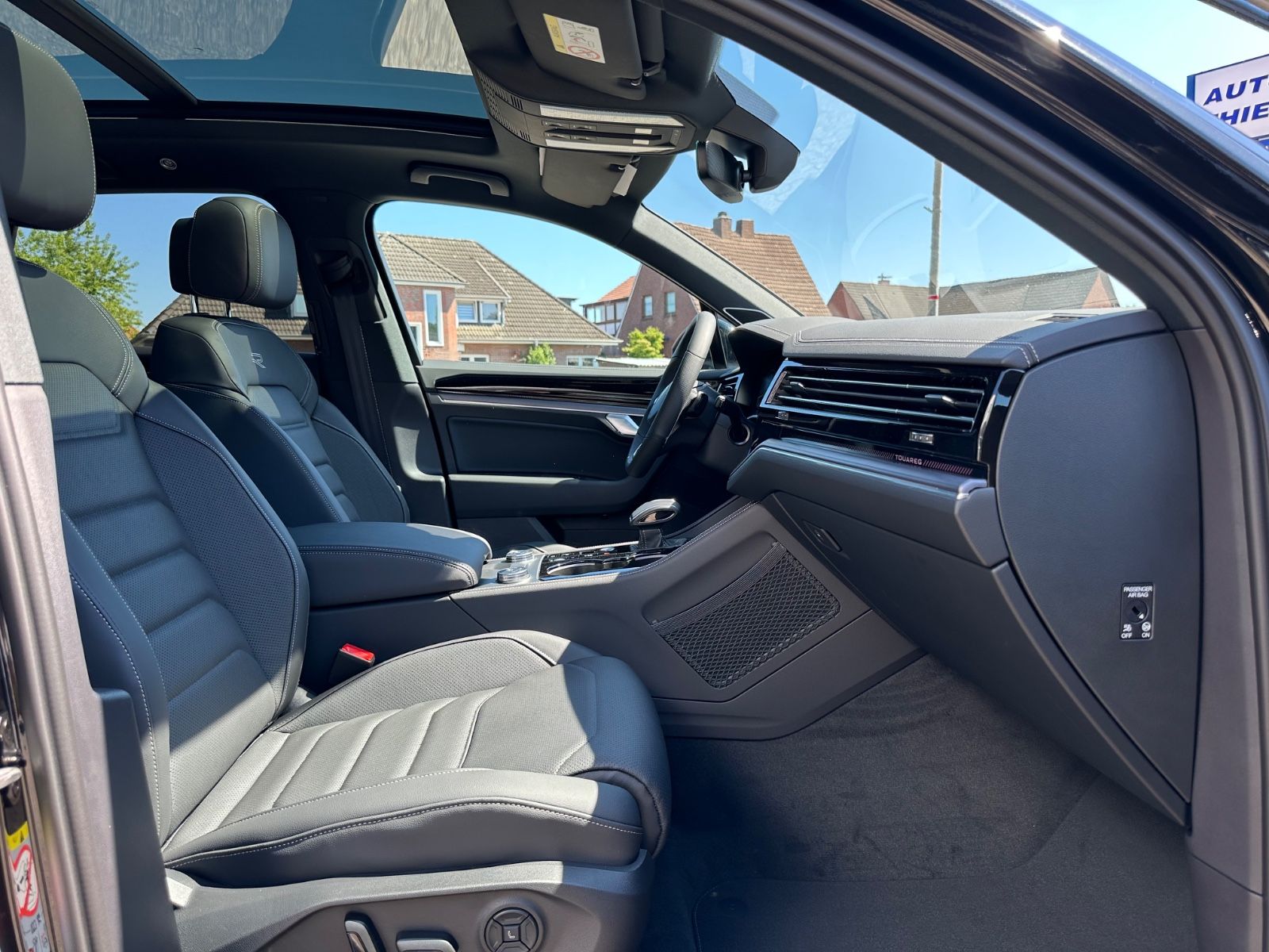 Fahrzeugabbildung Volkswagen Touareg 3.0 TDI 4Motion R-Line Pano/AHK/IQ/Navi