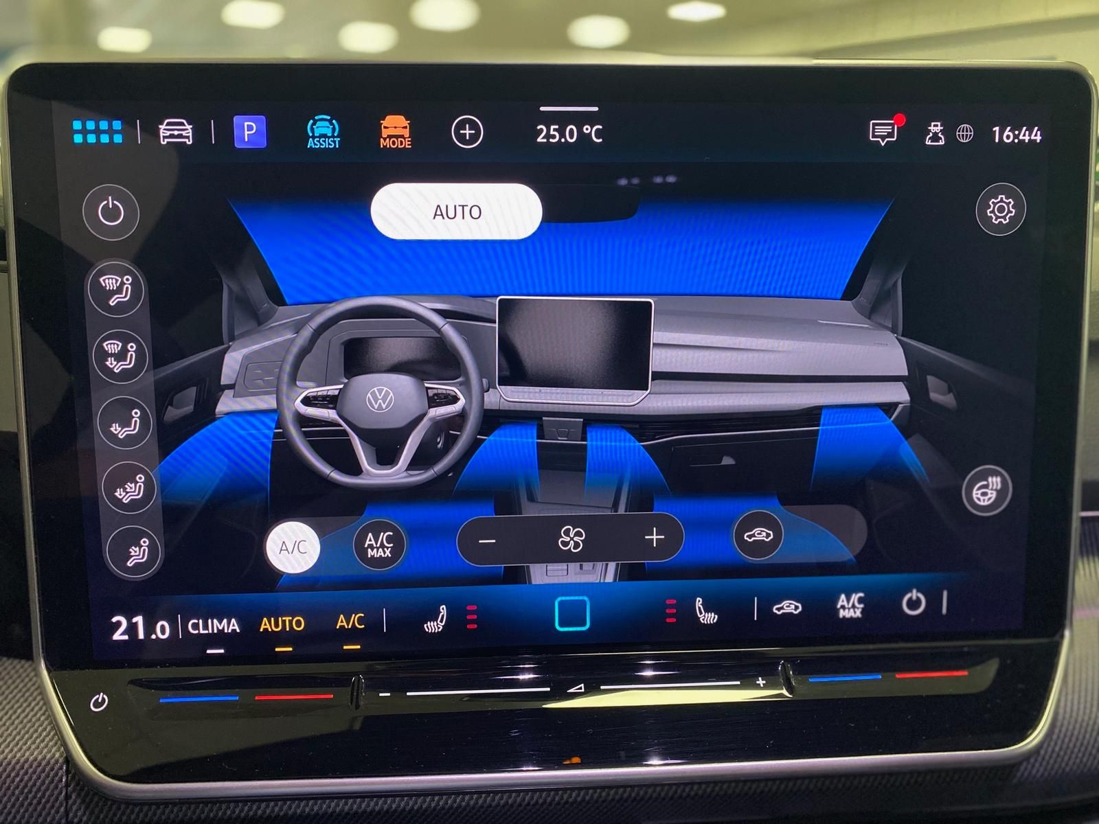 Fahrzeugabbildung Volkswagen Golf 1.5 eTSI R-Line DSG+ACC+360°+HUD+HARMAN KAR
