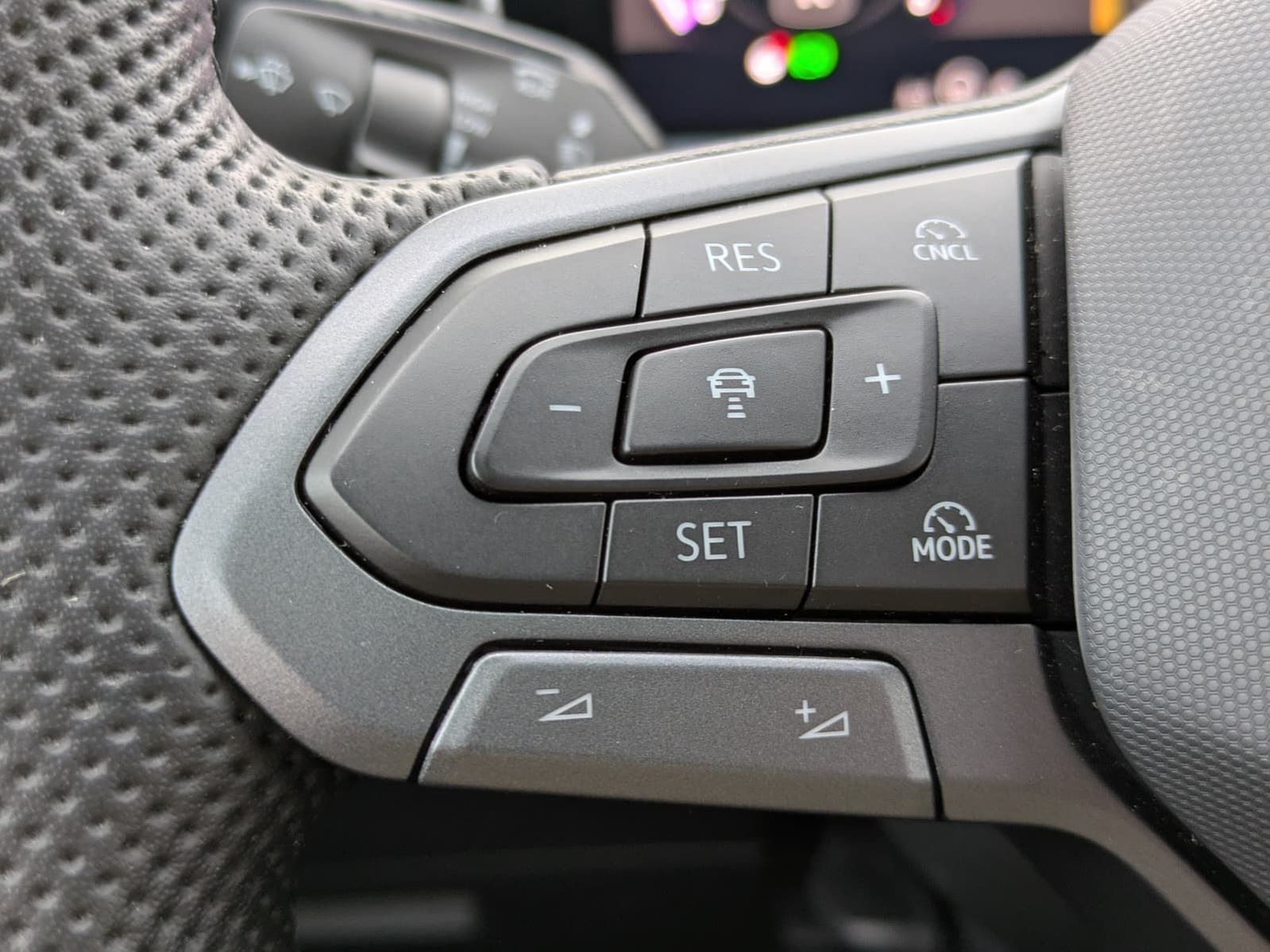 Fahrzeugabbildung Volkswagen Tayron 2.0 TDI 4M R-Line BLACK*7Si*MATRIX*PANO