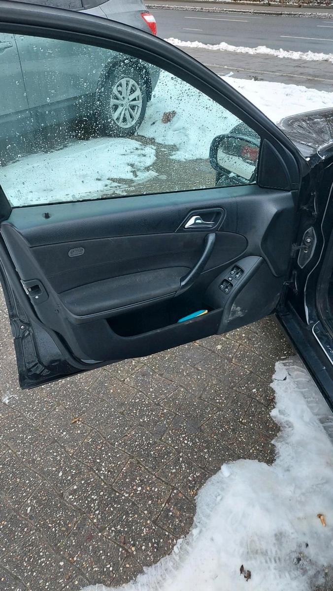 Mercedes-Benz C180 2005 — photo 10