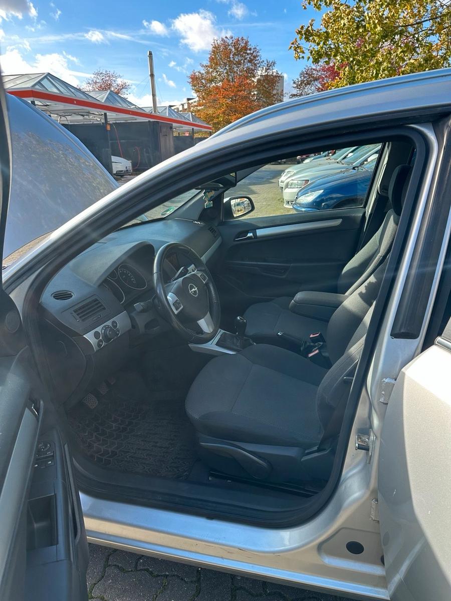 Opel Astra 2009 — photo 8