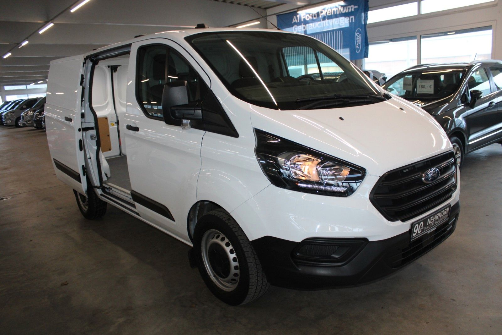 Fahrzeugabbildung Ford Transit Custom L1 Kasten AHK Dachträger 1.Hand