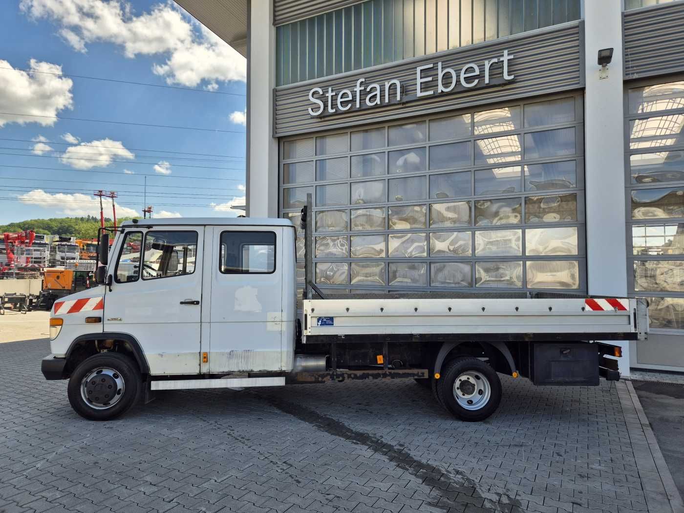 Fahrzeugabbildung Mercedes-Benz Vario 816 DK DoKa 4x2 Pritsche 2x AHK