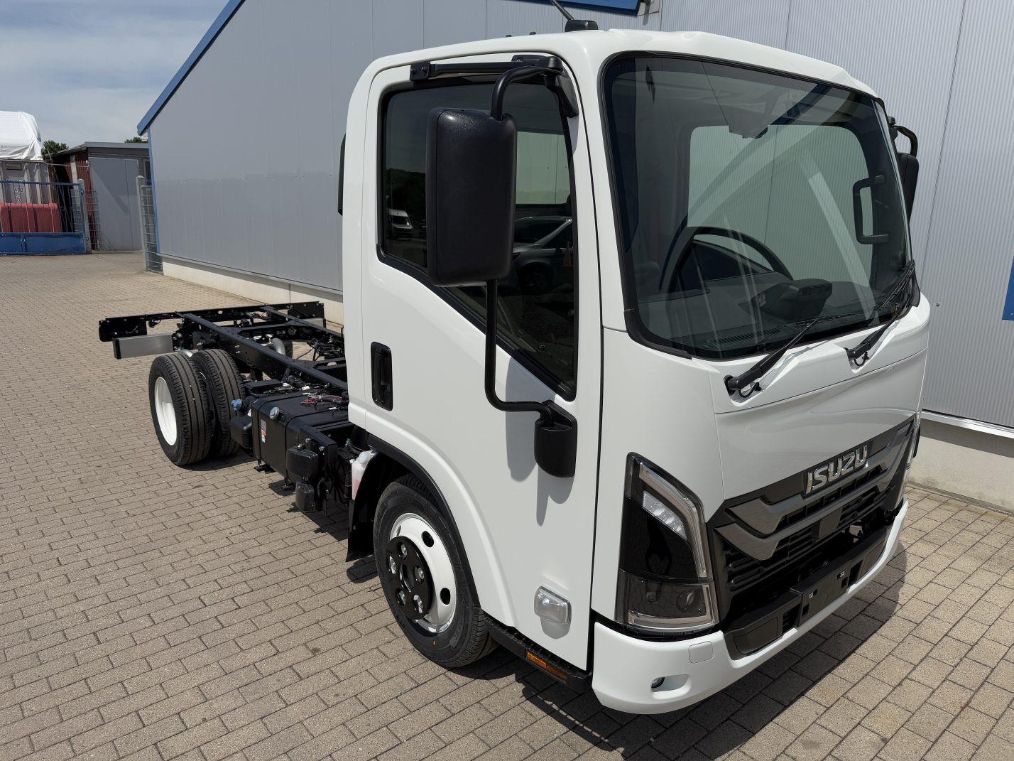 Isuzu M29 F RECHTSLENKER 9Gang-Autom. NEUES MODELL