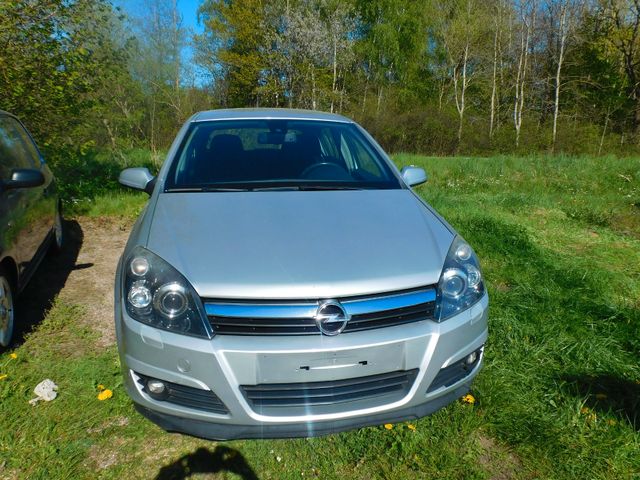 Foto: OPEL Astra 1.8+AUTOMATIK+STANDHEIZUNG (Fahrzeug-Nummer 454613850)