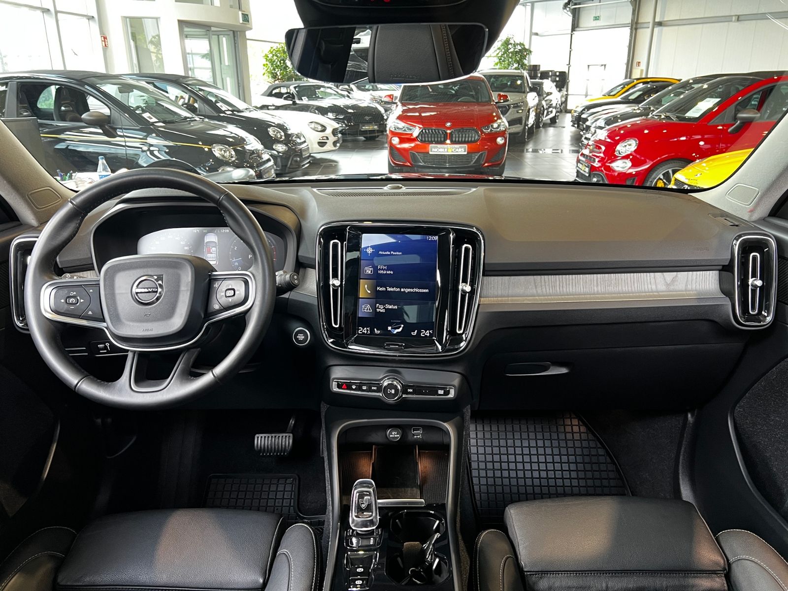 Fahrzeugabbildung Volvo XC40 Inscription LEDER NAVI PANO AHK 360°