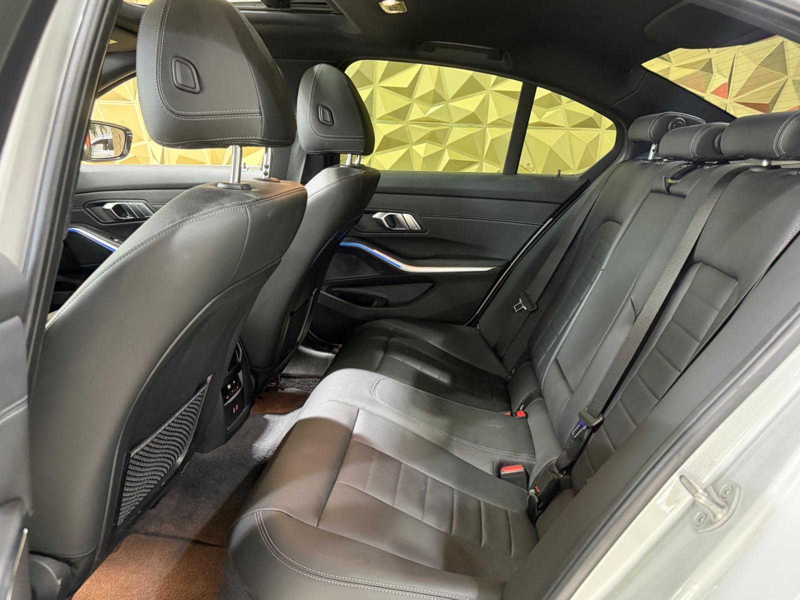 BMW 330 i xDrive Lim. Luxury Line|1.HAND|NAVI|LEDER|