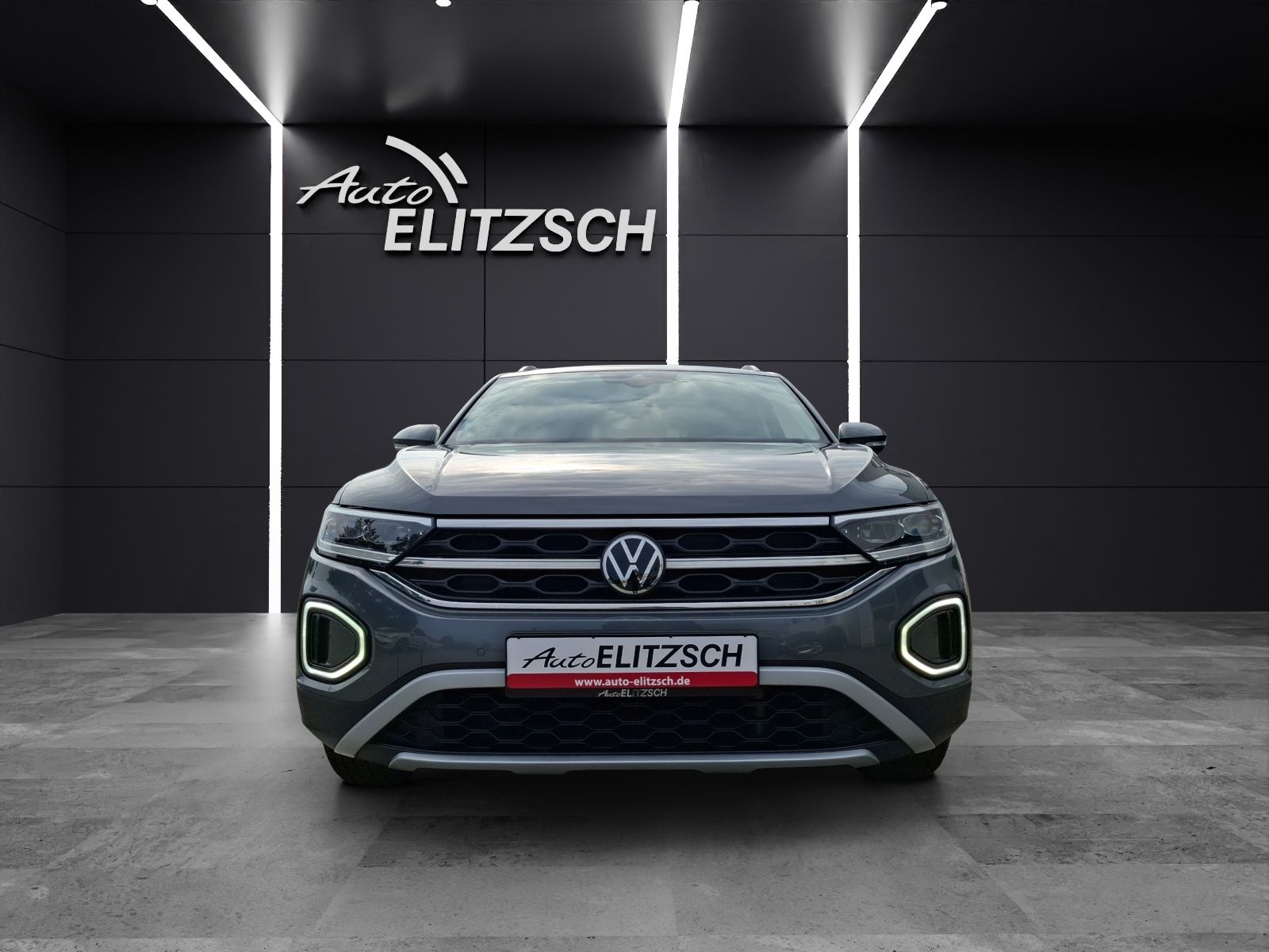 Fahrzeugabbildung Volkswagen T-Roc TSI Style LED AHK Navi AID ACC RFK SH 18"