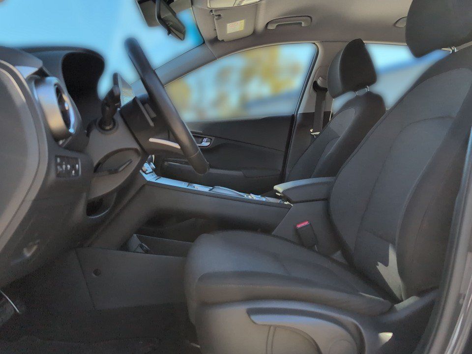 Fahrzeugabbildung Hyundai KONA EV 39kWh SELECT EFFI-P GAR-3/2031 SOH-96,7%