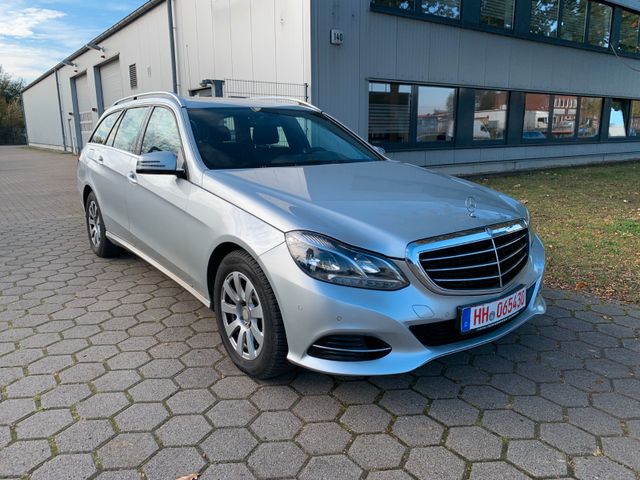 Mercedes-Benz E 220 BlueTEC T-Schiebedach-Navi-Kamera