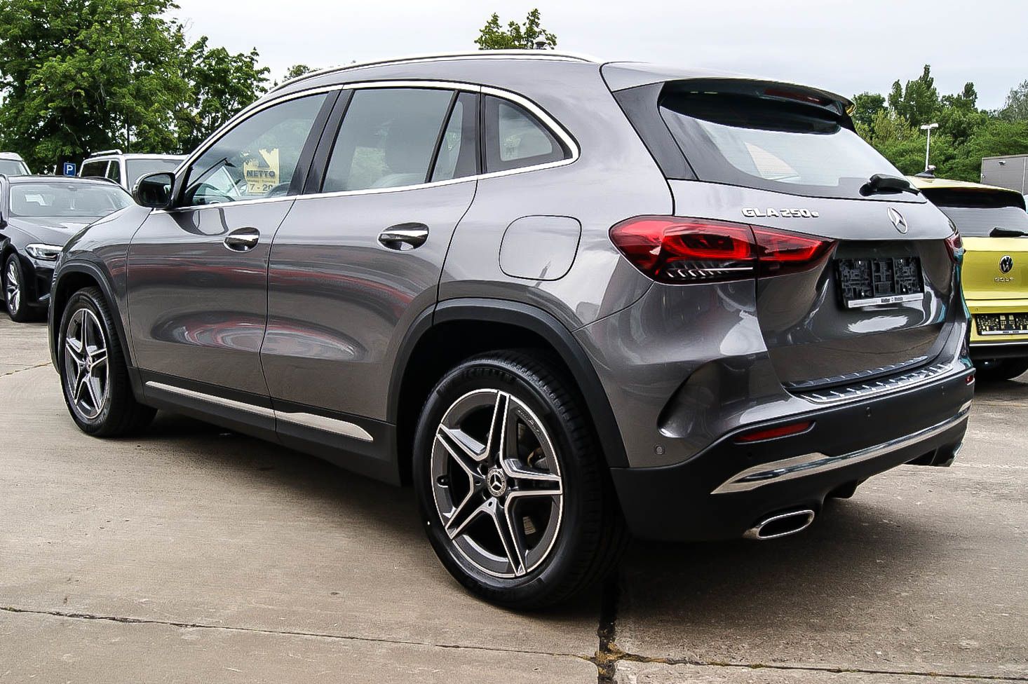 Fahrzeugabbildung Mercedes-Benz GLA 250 e AMG MBUX PANORAMA LEDER ANHZV