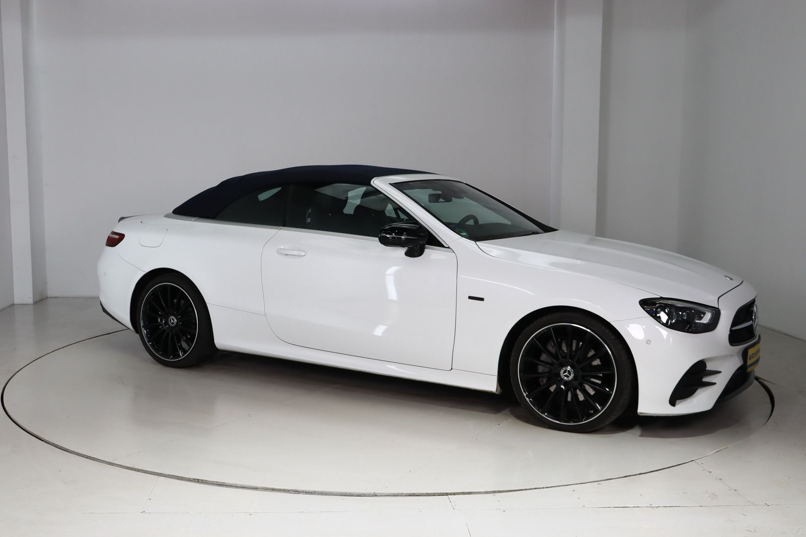 Fahrzeugabbildung Mercedes-Benz E 220 d Night Edition * Airscarf * LED *