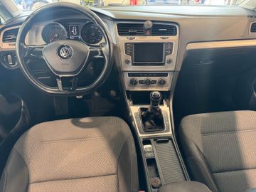 Volkswagen Golf - 8