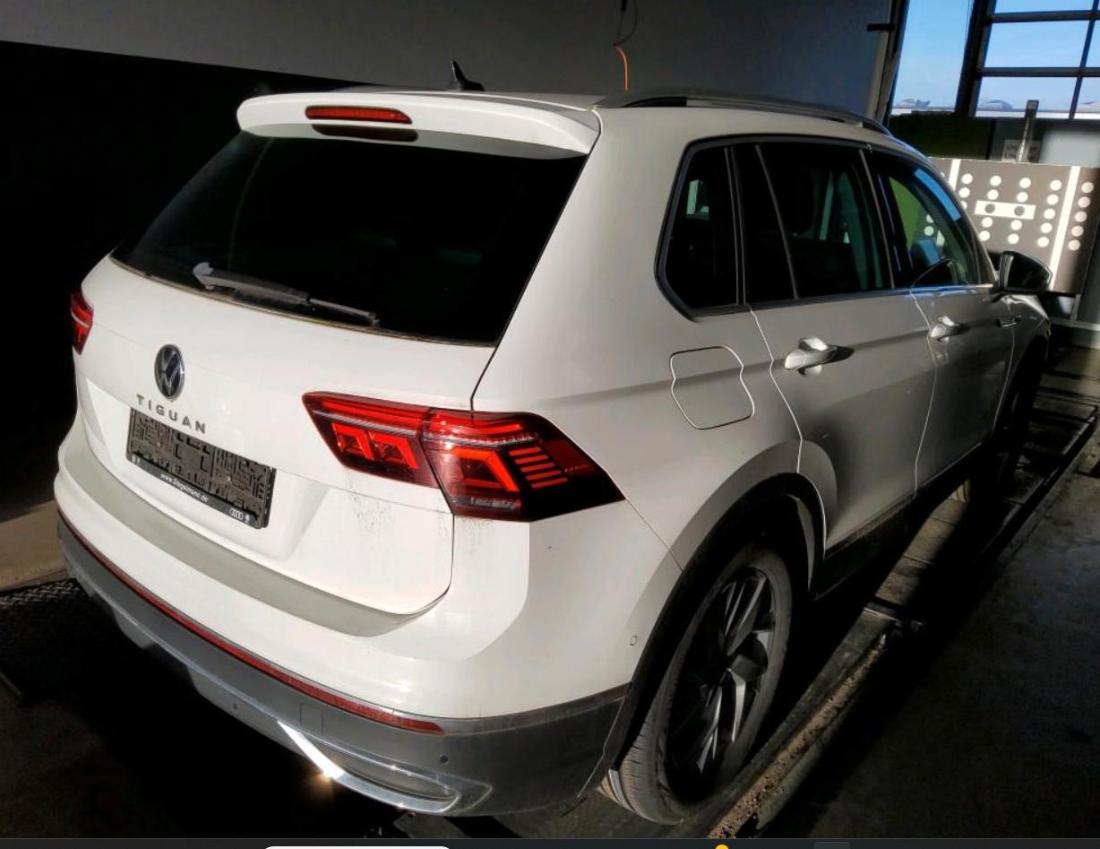 Volkswagen Tiguan 2.0 TDI Elegance Navi Matrix Leder ACC 1.