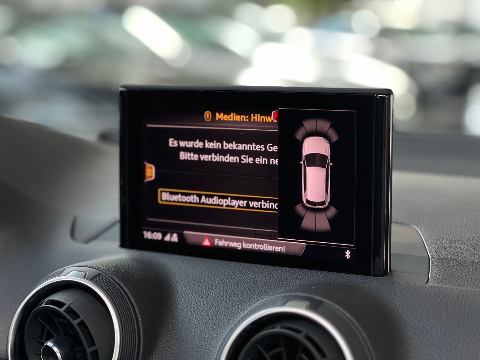Fahrzeugabbildung Audi Q2 35 TFSI S-Tronic S Line PANO SHZ LED NAVI