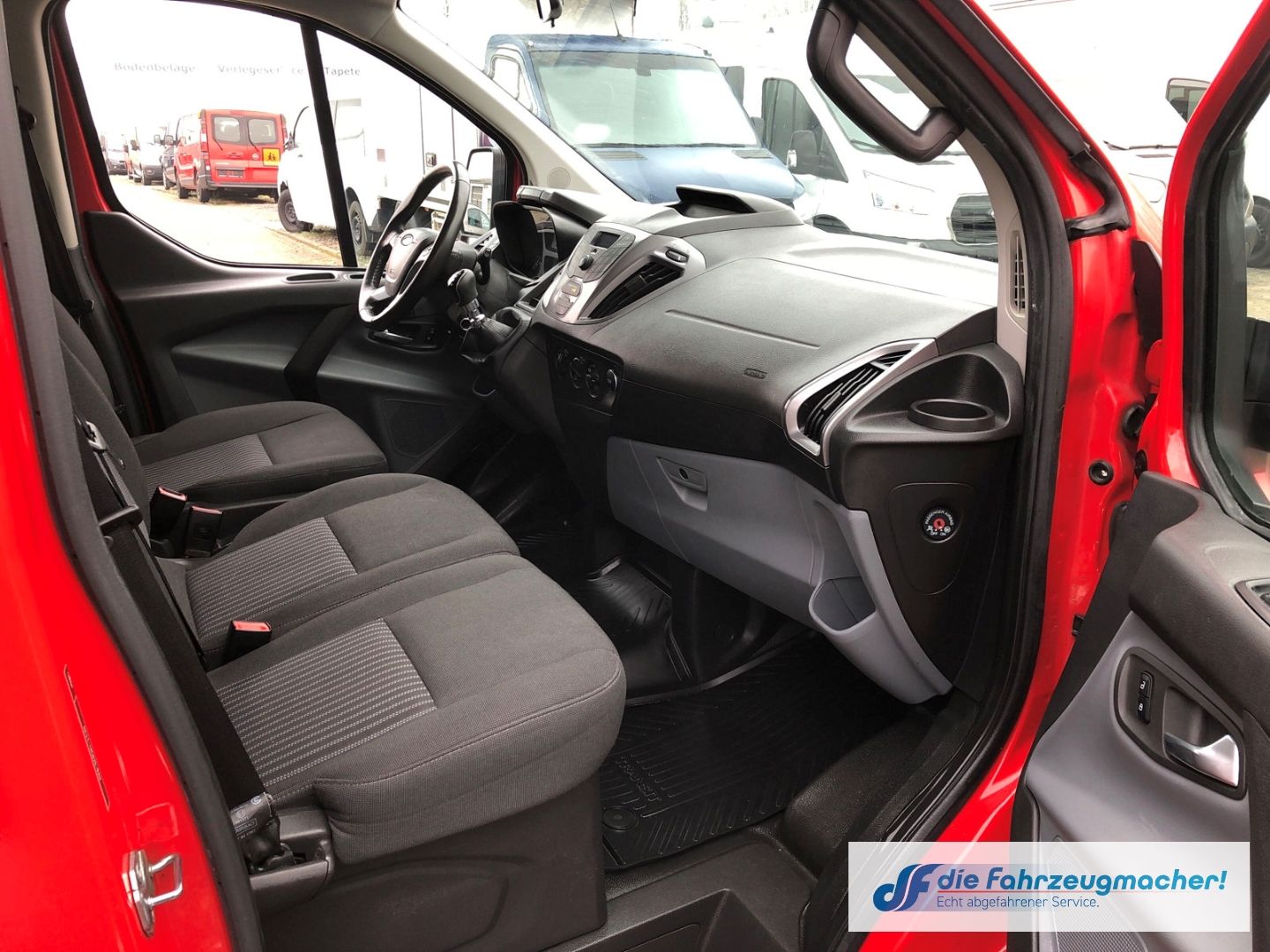 Fahrzeugabbildung Ford Transit Custom Kombi 310 L1 Trend 2.0 TDCi *2325