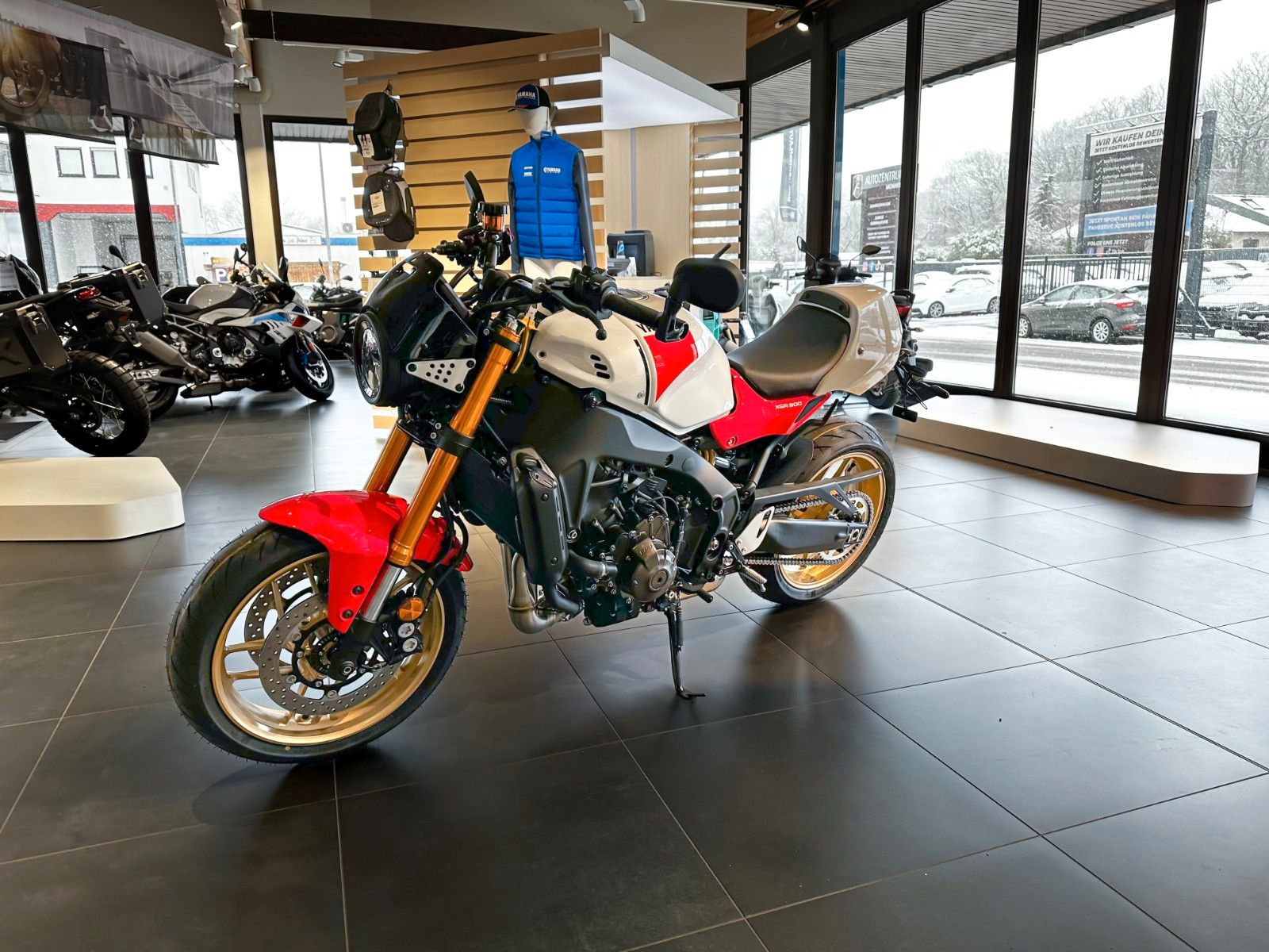 Fahrzeugabbildung Yamaha XSR 900  2024 - Neufahrzeug mit Sonderzubehör!