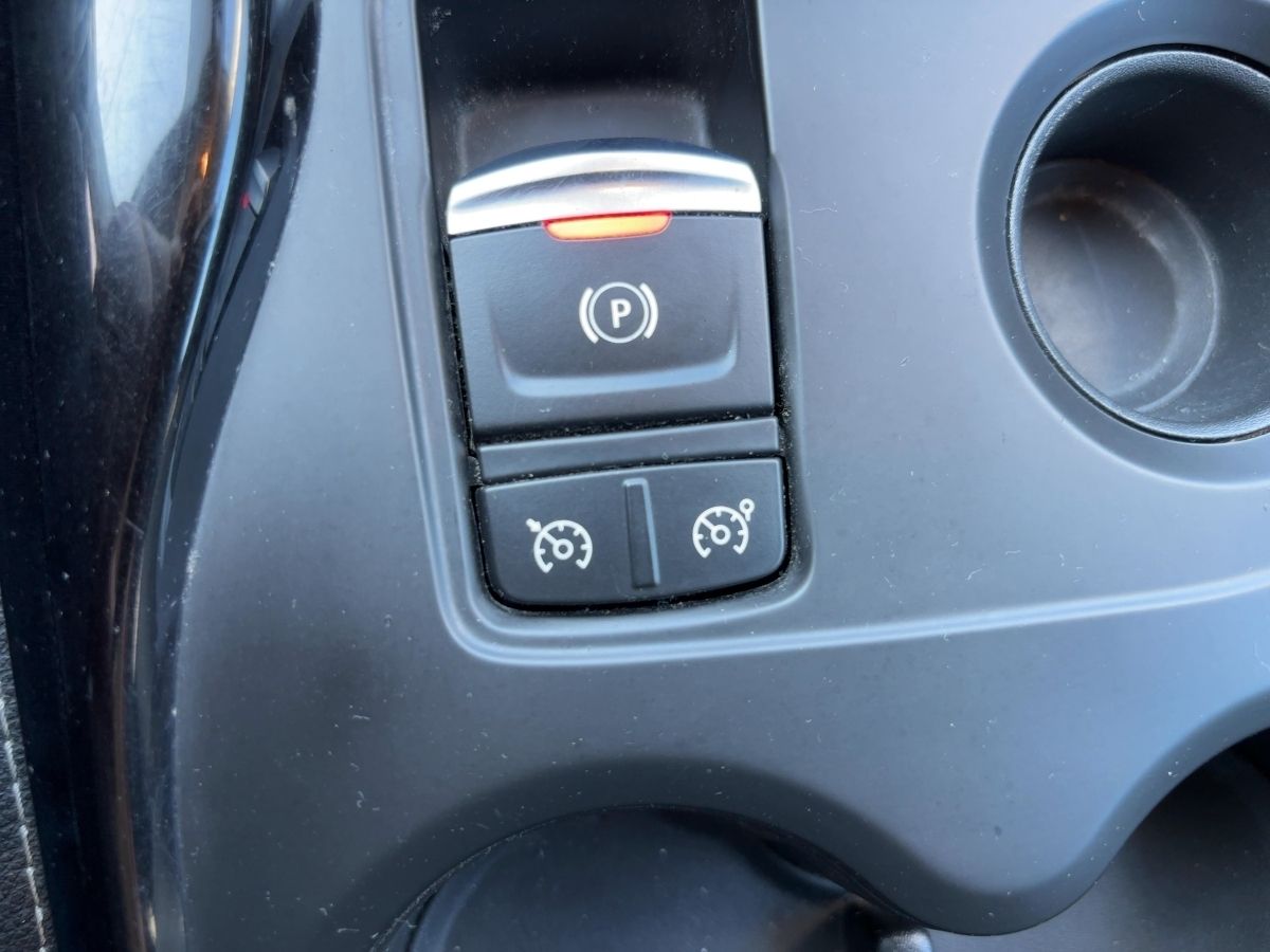 Fahrzeugabbildung Renault Kadjar LIMITED Deluxe TCe 140 GPF SHZ Navi GJR