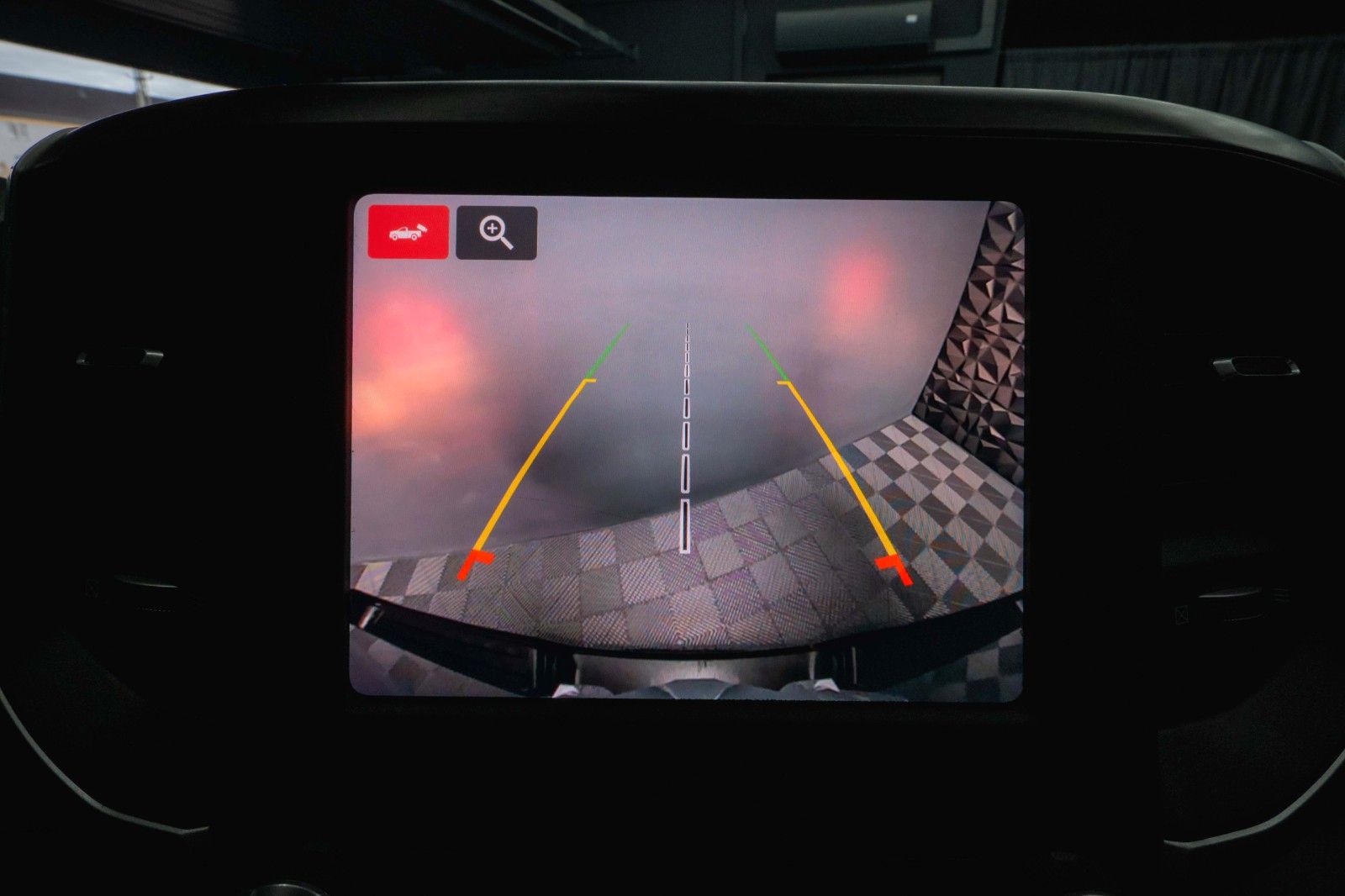 Fahrzeugabbildung Dodge RAM 5.7 V8 HEMI 4x4 OFFROAD Night-Paket *LED*19%