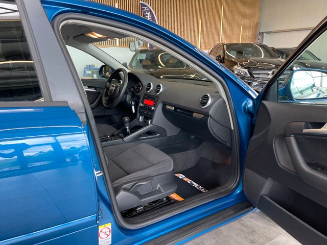 Audi A3 Sportback 1.6 Attraction *TEMPOMAT*SZHZ*KLIMA