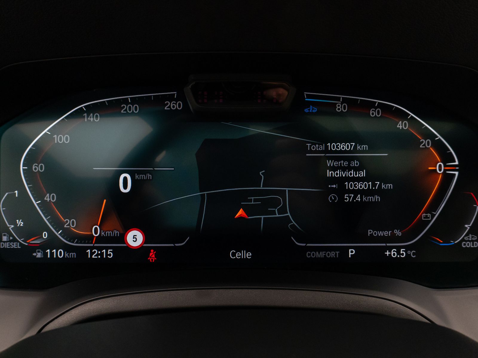 Fahrzeugabbildung BMW 320d xD LuxuryLine Kamera HUD DAB H/K AHK Komfor