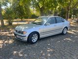 BMW 320i -