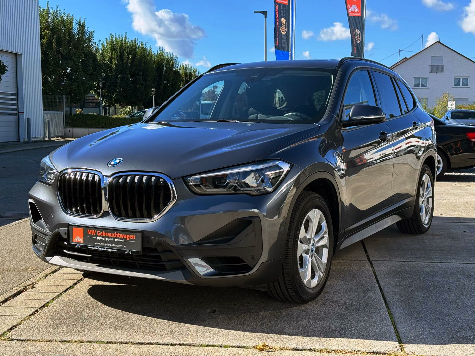Fahrzeugabbildung BMW X1 xDrive25e Advantage ACC KAM LED PANO AHK SHZ