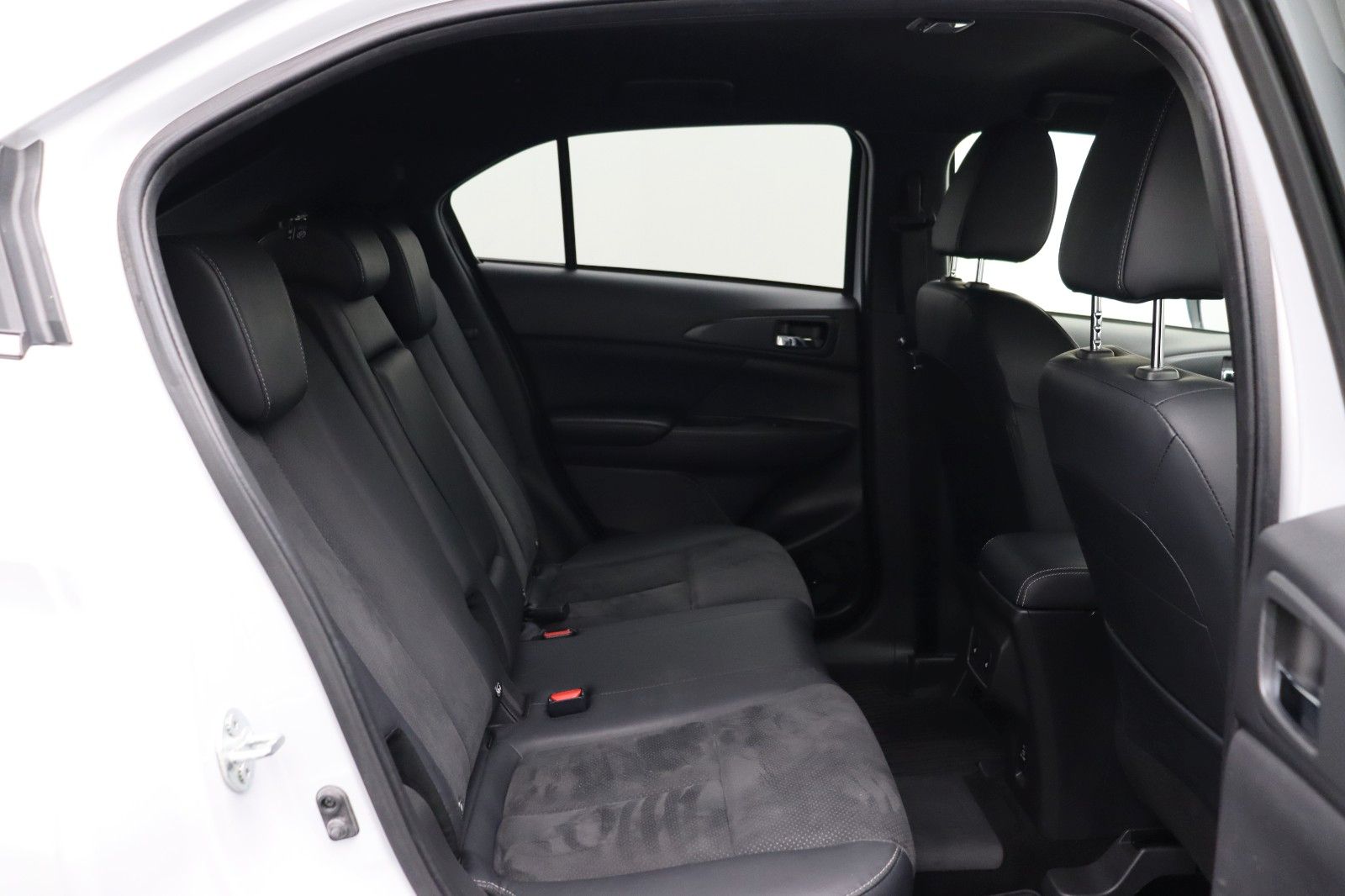 Fahrzeugabbildung Mitsubishi Eclipse Cross Plus Select Black Hybrid 4WD